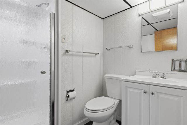 2055 Washington Rd, Upper St Clair, PA 15241