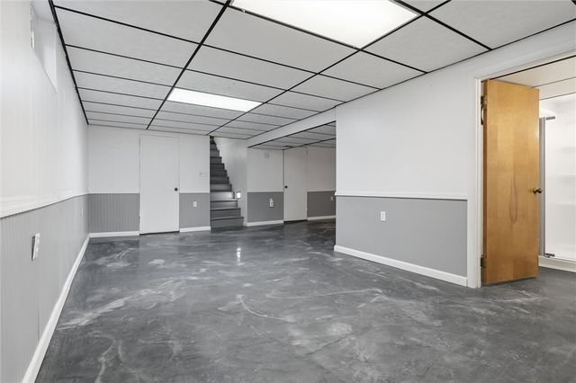 2055 Washington Rd, Upper St Clair, PA 15241