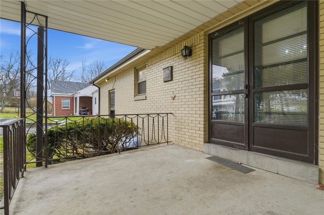 2055 Washington Rd, Upper St Clair, PA 15241