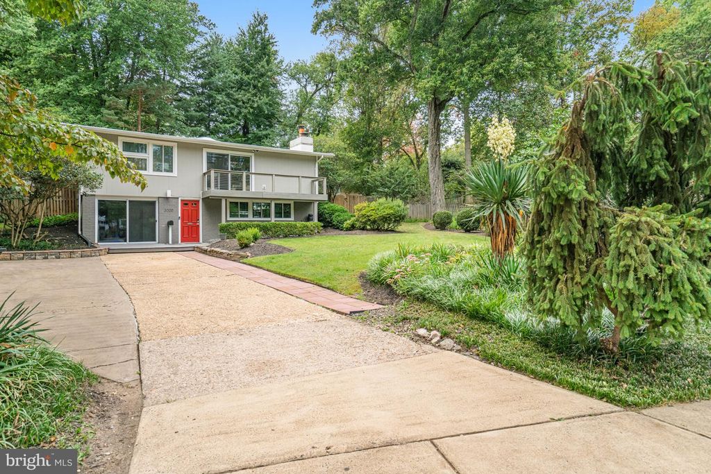 3000 PINE SPRING RD, Falls Church, VA 22042