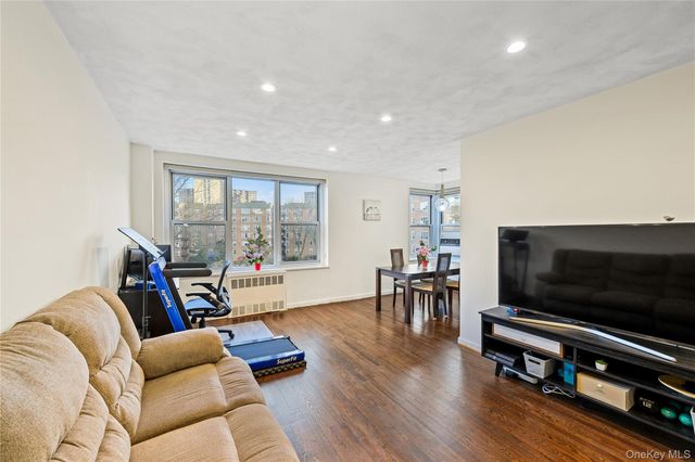 18-40 211th Street 4E, Bayside, NY 11360