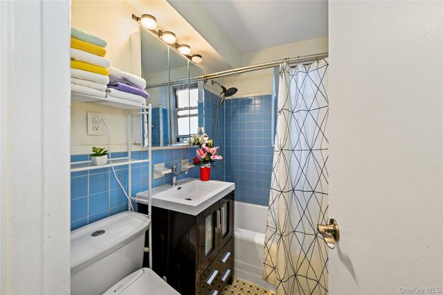 18-40 211th Street 4E, Bayside, NY 11360