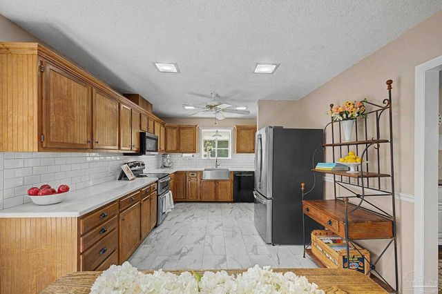 4959 Skipper Ln, Pace, FL 32571
