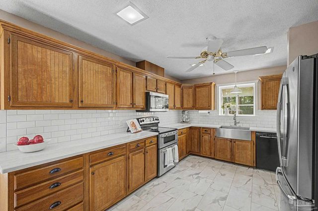 4959 Skipper Ln, Pace, FL 32571
