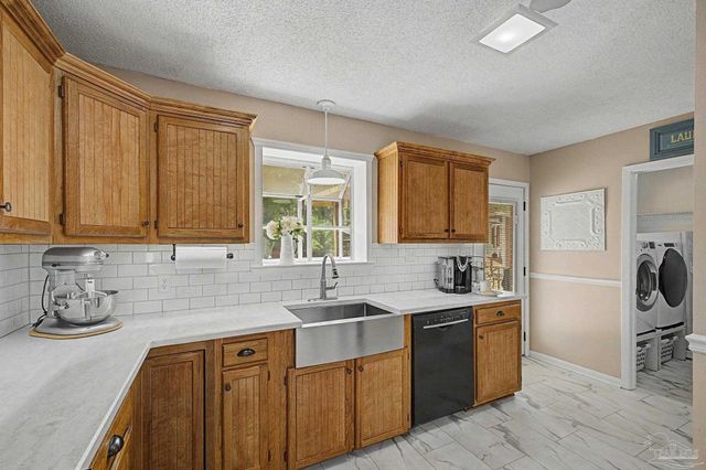 4959 Skipper Ln, Pace, FL 32571
