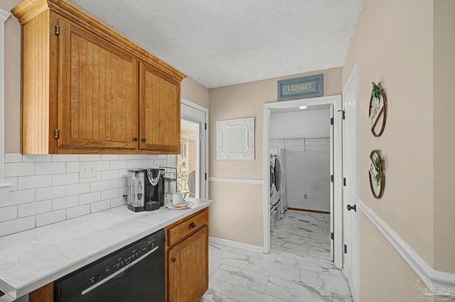 4959 Skipper Ln, Pace, FL 32571