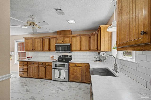 4959 Skipper Ln, Pace, FL 32571