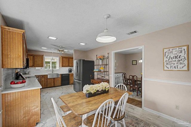 4959 Skipper Ln, Pace, FL 32571
