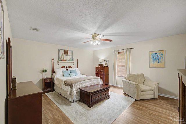 4959 Skipper Ln, Pace, FL 32571