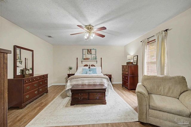 4959 Skipper Ln, Pace, FL 32571