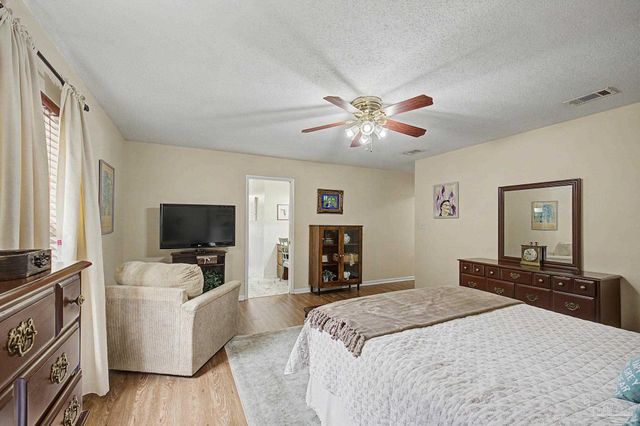 4959 Skipper Ln, Pace, FL 32571
