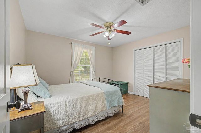 4959 Skipper Ln, Pace, FL 32571