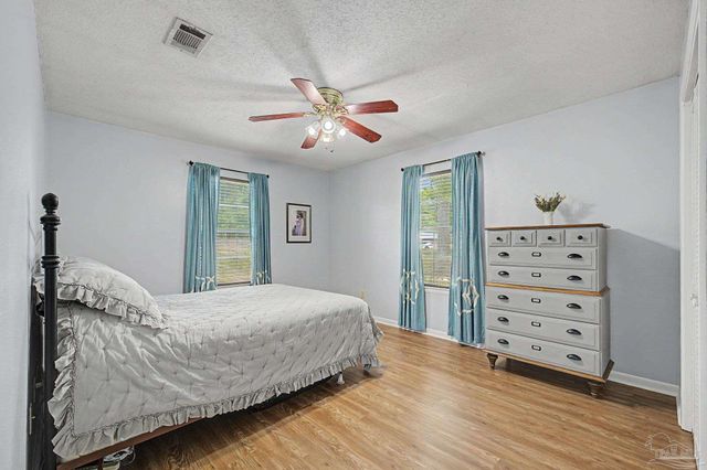 4959 Skipper Ln, Pace, FL 32571