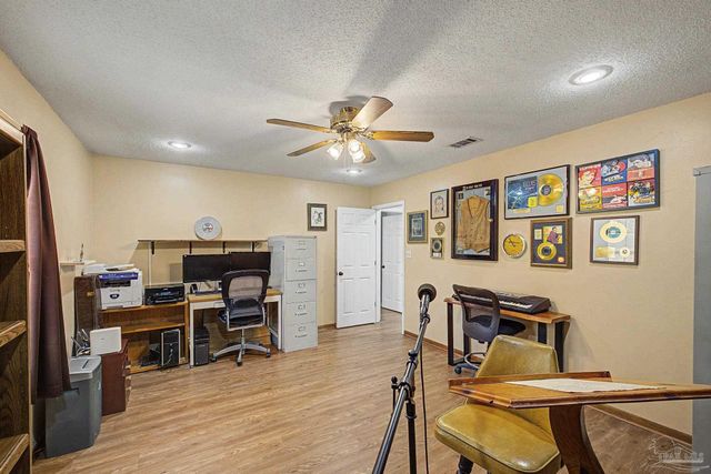 4959 Skipper Ln, Pace, FL 32571