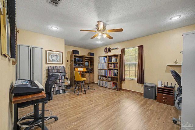 4959 Skipper Ln, Pace, FL 32571