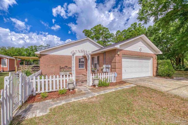 4959 Skipper Ln, Pace, FL 32571