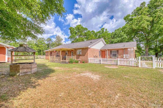 4959 Skipper Ln, Pace, FL 32571