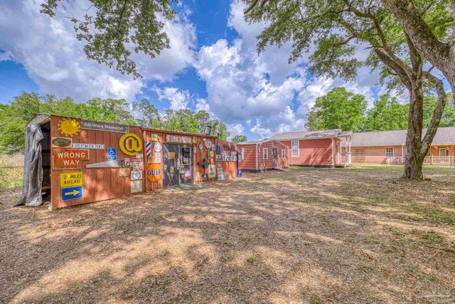 4959 Skipper Ln, Pace, FL 32571