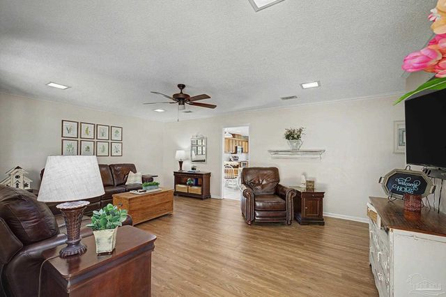 4959 Skipper Ln, Pace, FL 32571