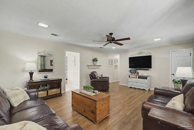 4959 Skipper Ln, Pace, FL 32571