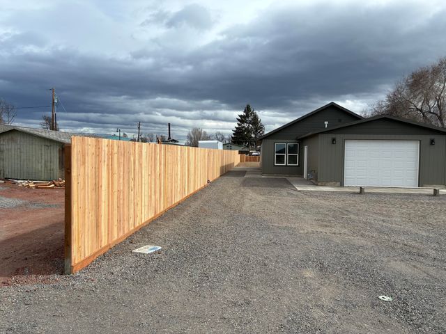 147 Jefferson Avenue, Metolius, OR 97741