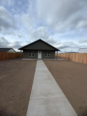 147 Jefferson Avenue, Metolius, OR 97741