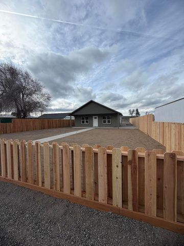 147 Jefferson Avenue, Metolius, OR 97741