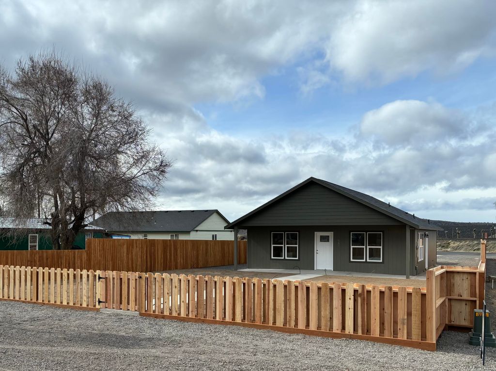 147 Jefferson Avenue, Metolius, OR 97741