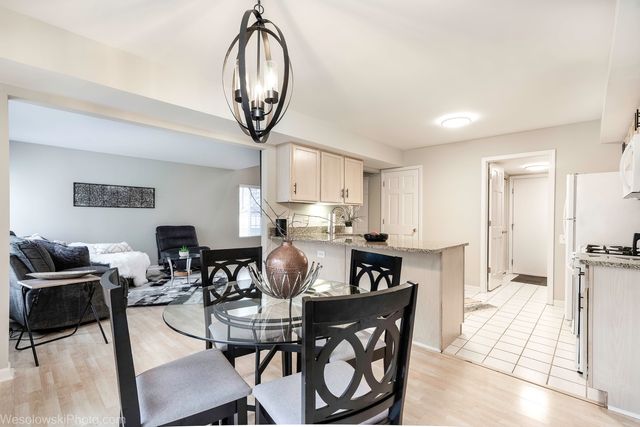 434 Locksley Drive, Streamwood, IL 60107