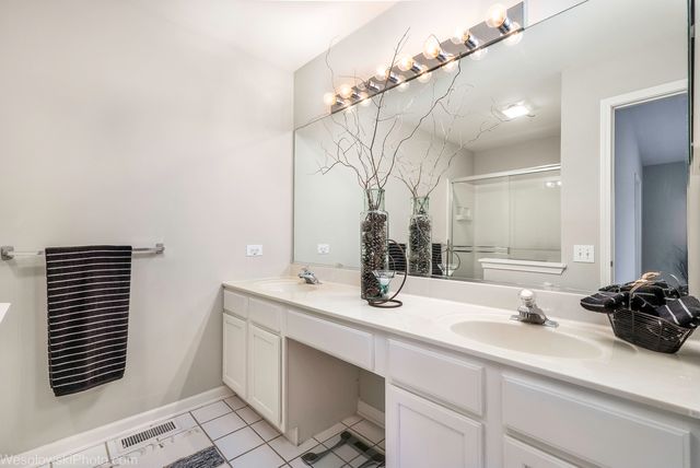 434 Locksley Drive, Streamwood, IL 60107