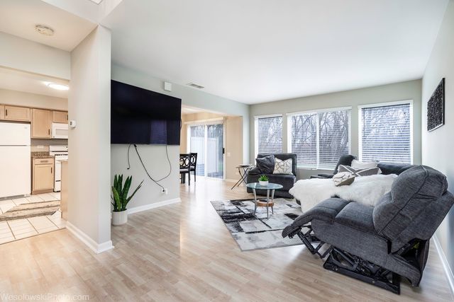 434 Locksley Drive, Streamwood, IL 60107