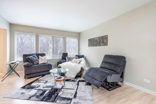 434 Locksley Drive, Streamwood, IL 60107