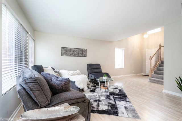 434 Locksley Drive, Streamwood, IL 60107