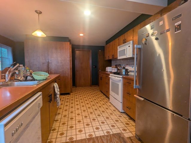 166 West St, Attleboro, MA 02703