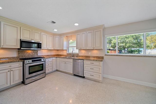 1163 60TH AVENUE S, St Petersburg, FL 33705
