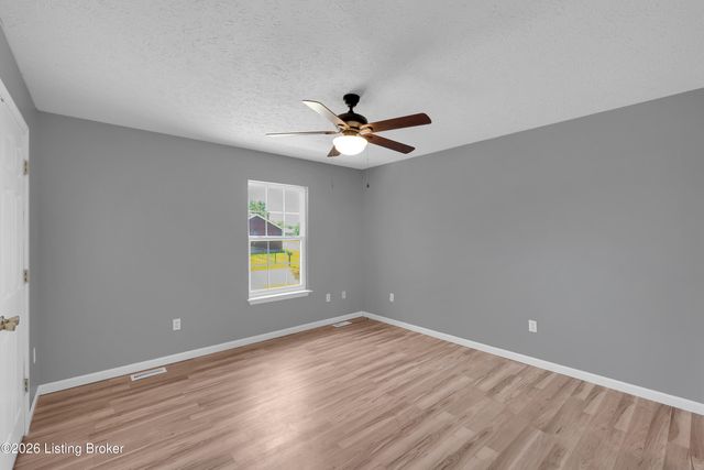 286 Tecumseh Dr, Shepherdsville, KY 40165