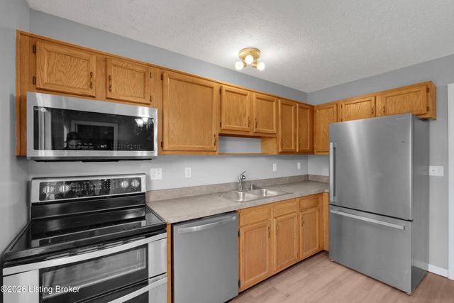286 Tecumseh Dr, Shepherdsville, KY 40165