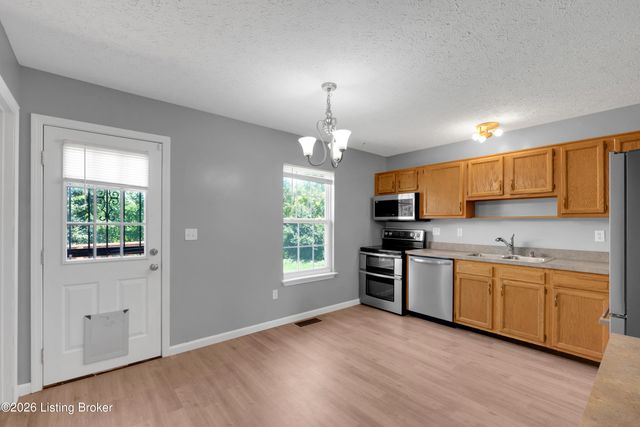 286 Tecumseh Dr, Shepherdsville, KY 40165