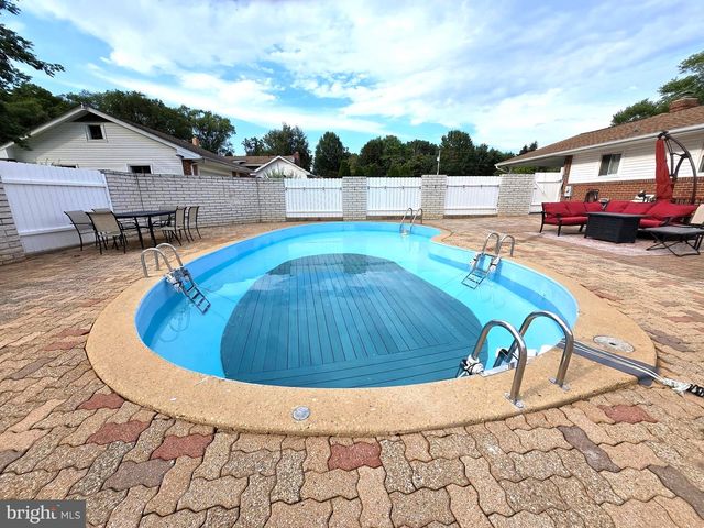 10725 E CRESTVIEW LN, Laurel, MD 20723