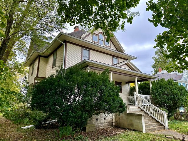 1517 Elm Street, Grinnell, IA 50112
