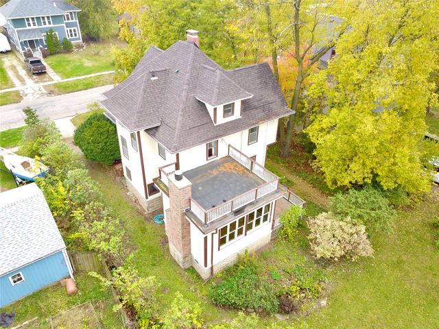 1517 Elm Street, Grinnell, IA 50112