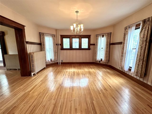 1517 Elm Street, Grinnell, IA 50112