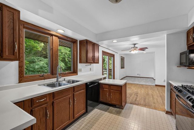 1354 Sylvan WAY, West Bend, WI 53095