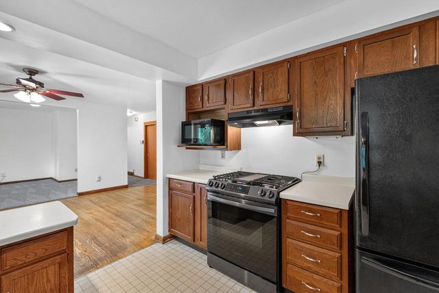 1354 Sylvan WAY, West Bend, WI 53095