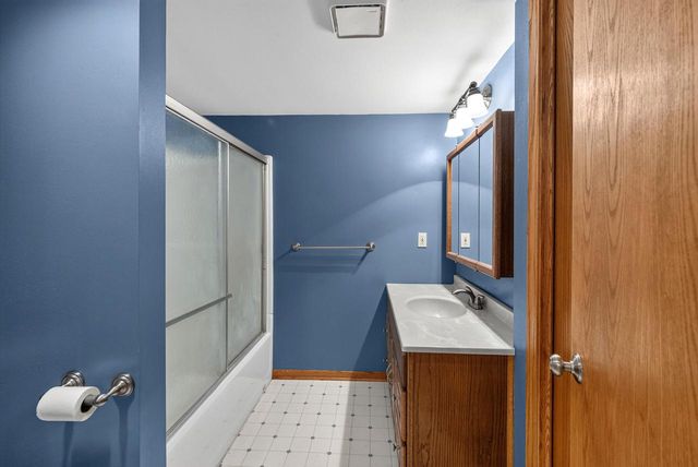 1354 Sylvan WAY, West Bend, WI 53095