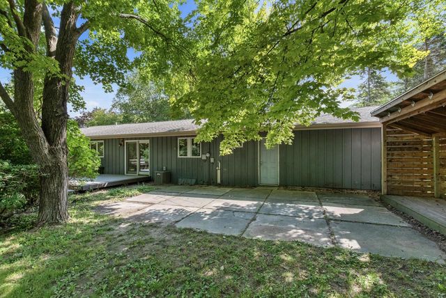 1354 Sylvan WAY, West Bend, WI 53095