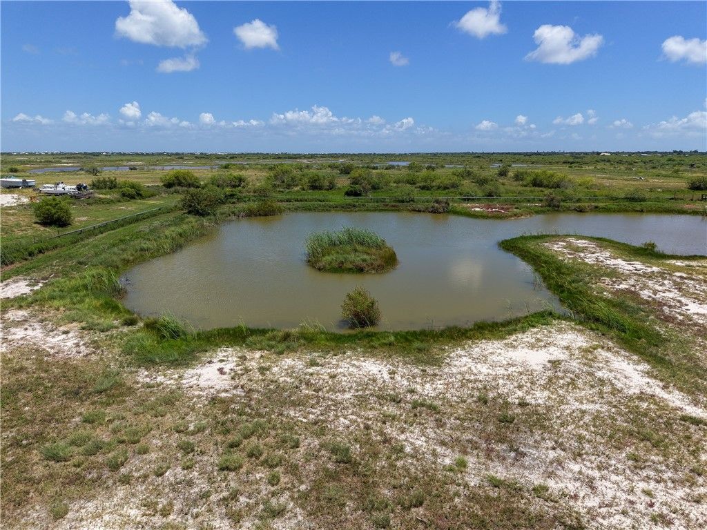 317 Cape Velero Dr, Rockport, TX 78382 — photo 2