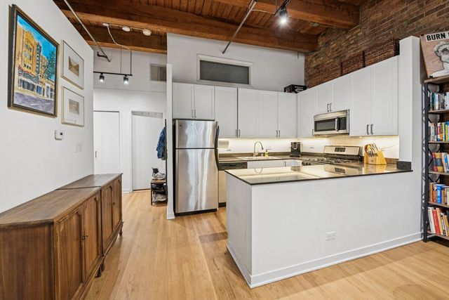 300 W Grand Avenue 312, Chicago, IL 60654