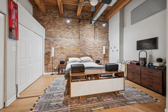 300 W Grand Avenue 312, Chicago, IL 60654