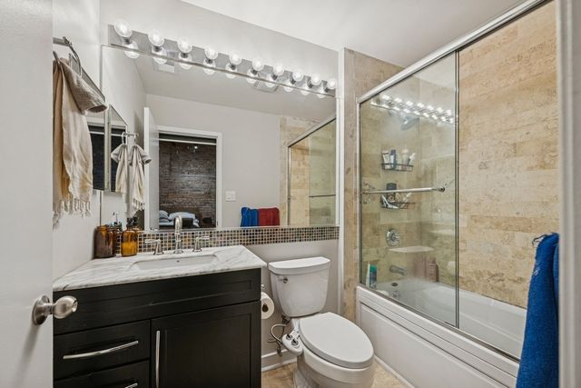 300 W Grand Avenue 312, Chicago, IL 60654